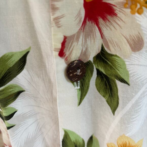 Hilo Hattie Hawaiian Shirt Hibiscus Floral Wood Buttons Size 2XL - Picture 5 of 7